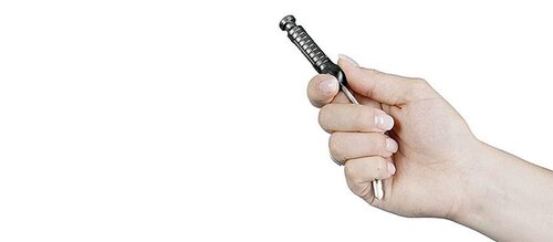 Hand hält keyTag hoch