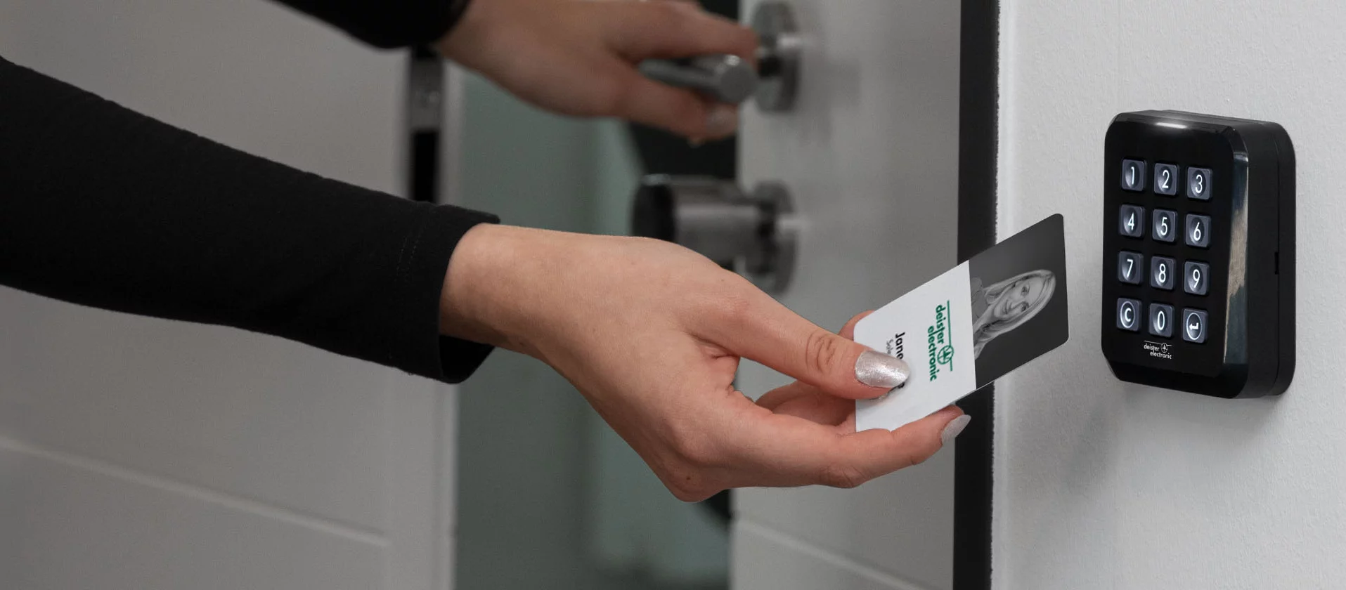 Boîtier de lecture connecté noir Infinity avec clavier