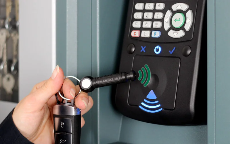 keyTag wird an Terminal gehalten
