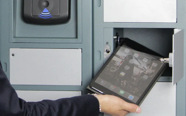Tablet wird in locker gelegt