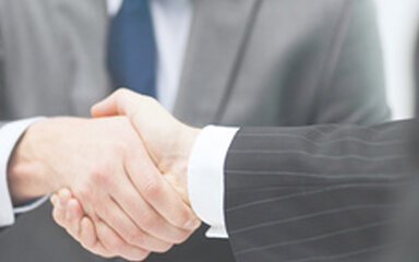 Händedruck Vertriebsmitarbeiter