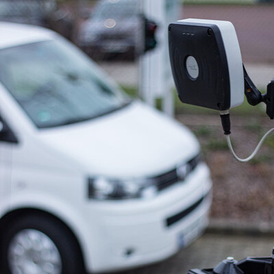 TSU 200 Leser an einer Einafhrt aufs Betriebsgelände