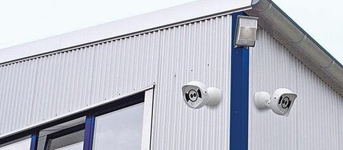 Zwei Eyewatch Kameras an Hausecke