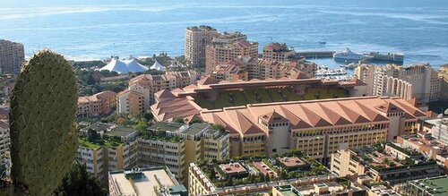 Gebäude Louis II in Monaco von oben