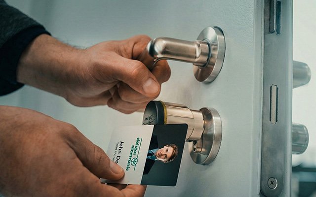 Zutritt zum gebäude zutrittsleser 260220 1