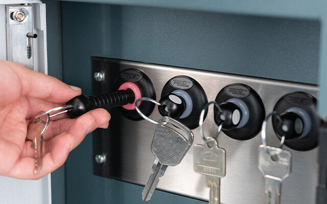 Schlüsselentnahme aus dem smart 4 locker