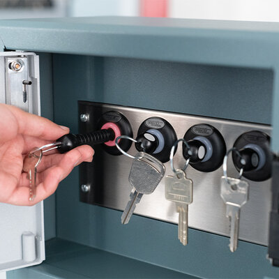 Schlüsselentnahme aus dem smart 4 locker