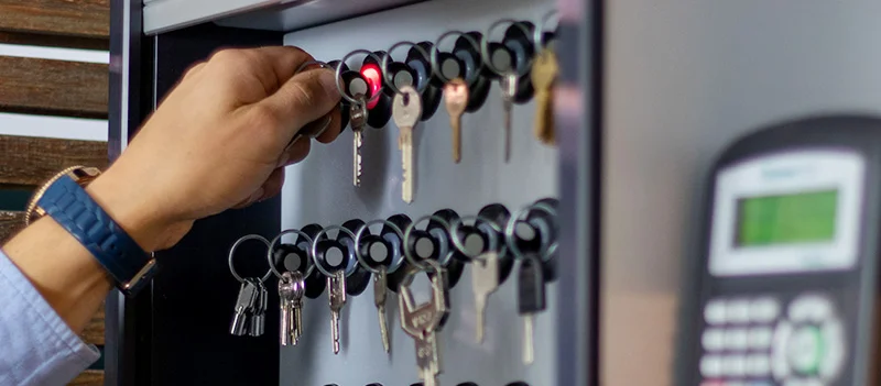 RFID basierte Steckplätze für keyTags Steckplätze für keyTags mit Entnahme eines Schlüssels