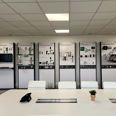 Salle de réunion et exposition des produits