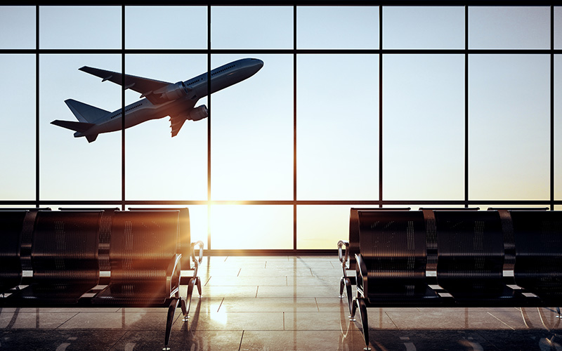 Avion décollant d'un aéroport